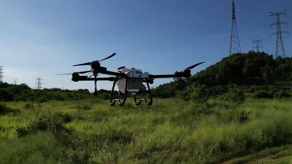 無(wú)人機(jī)打藥，效率高，安全可靠