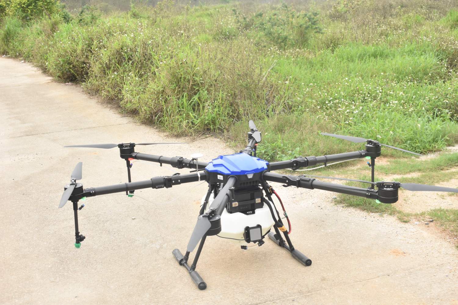 鼎峰無人機助力鄉(xiāng)村振興