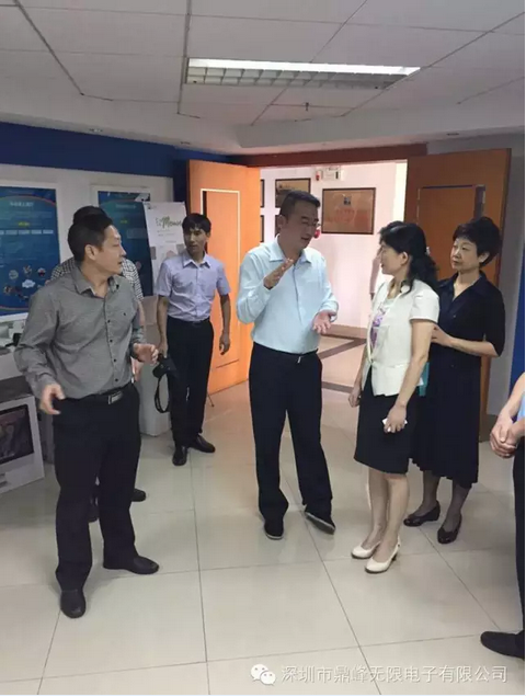 深圳市政協和深圳市科技創新委員會領導蒞臨新研院，公司項目負責人做陪同介紹